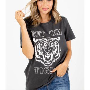 BOUTIQUE - Get Em Tiger Graphic T-shirt, Size small